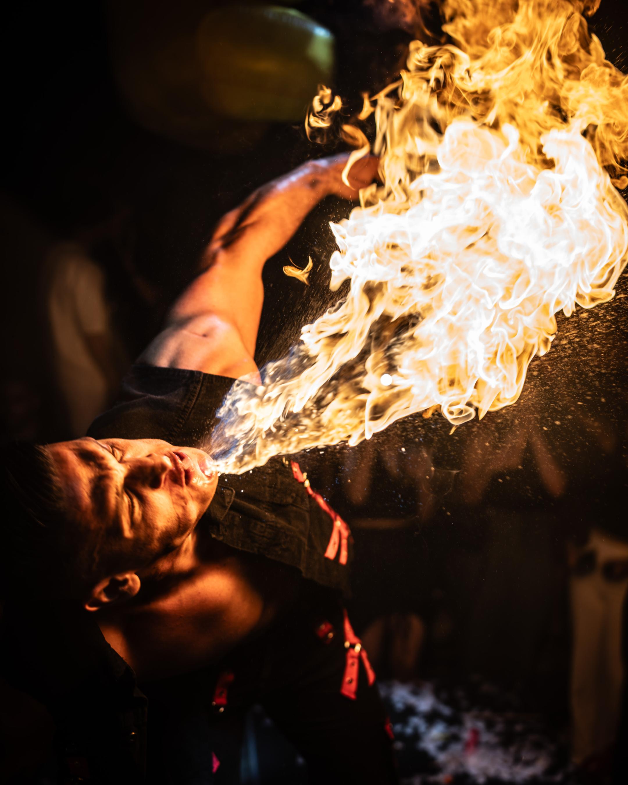 Sofiane en performance – triple flamme et rotation